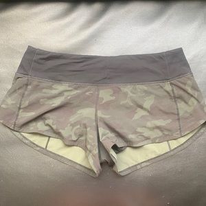 Lululemon green camo Speed Up shorts 2.5inch